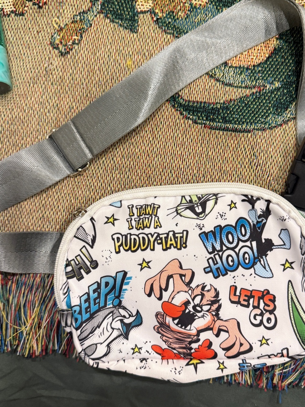 NWOT Warner Bros. White Looney Tunes Taz Comic Belt Bag with Gray Strap